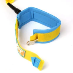 LEASH DE SUP HOWZIT COIL JAUNE/BLEU 9' -Libresurf Boutique leash de sup howzit coil jaune bleu 9 1 3